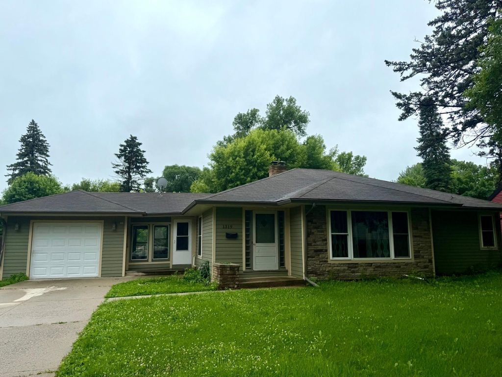 Photo of 1319 Kandiyohi Avenue SW, Willmar, MN 56201 (MLS # 6736214)