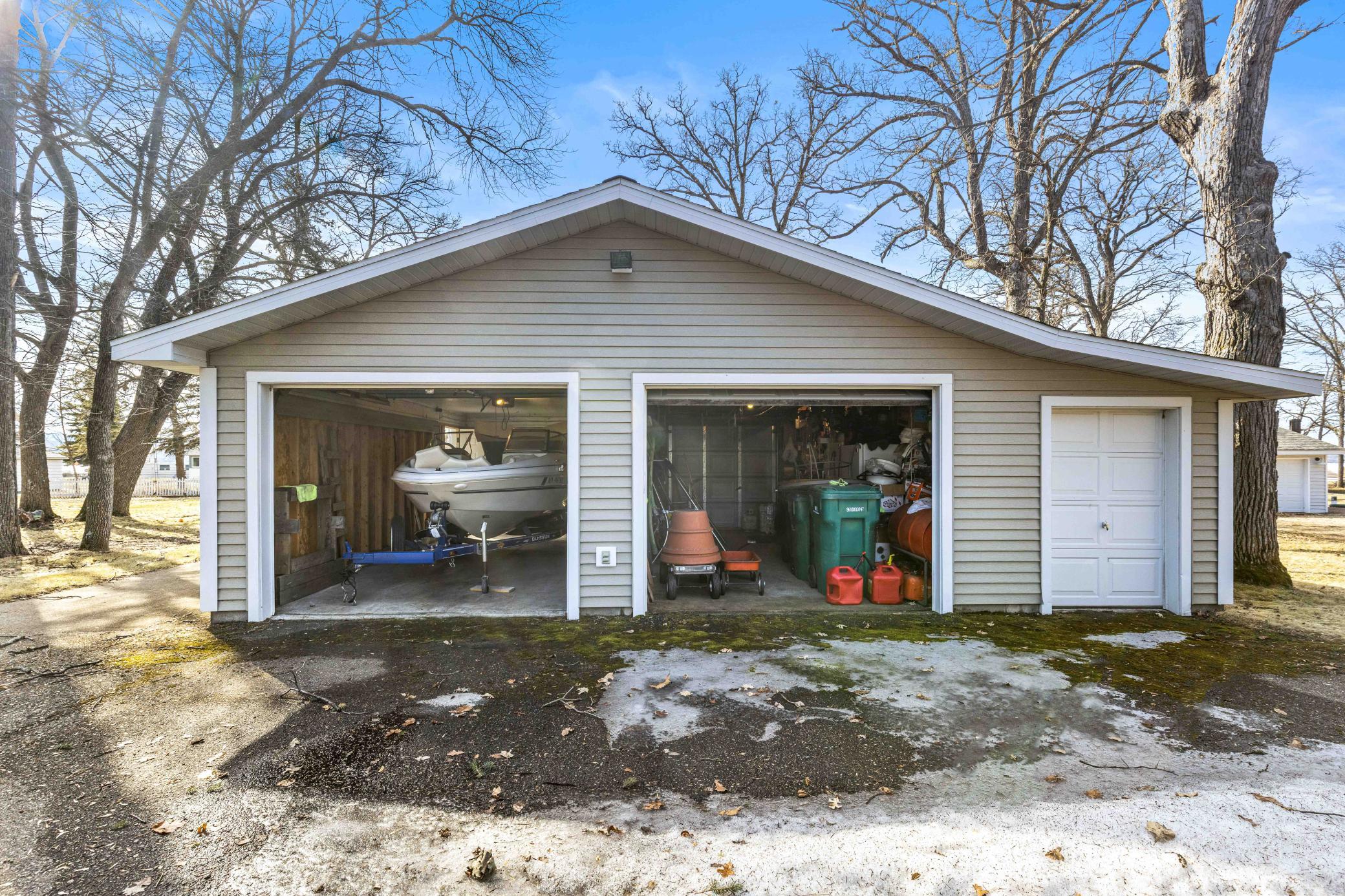 Detroit Lakes, Minnesota, 56501, United States, 6 Bedrooms Bedrooms, ,3 BathroomsBathrooms,Residential,Active,2031038