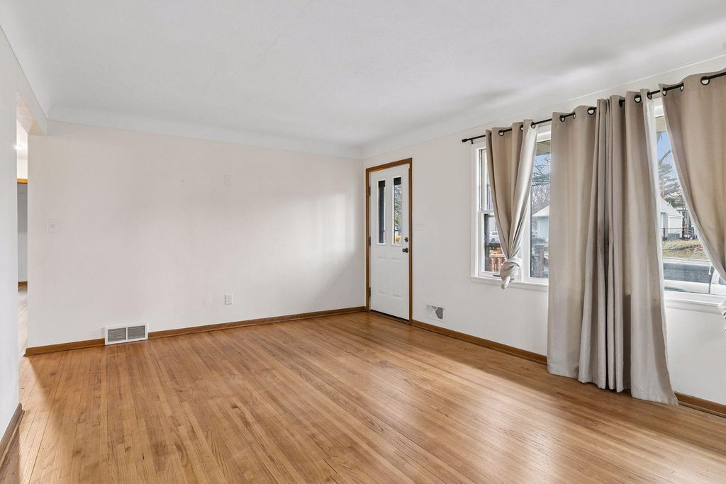 Photo of 2637 5th Avenue E, North Saint Paul, MN 55109 (MLS # 7049031)