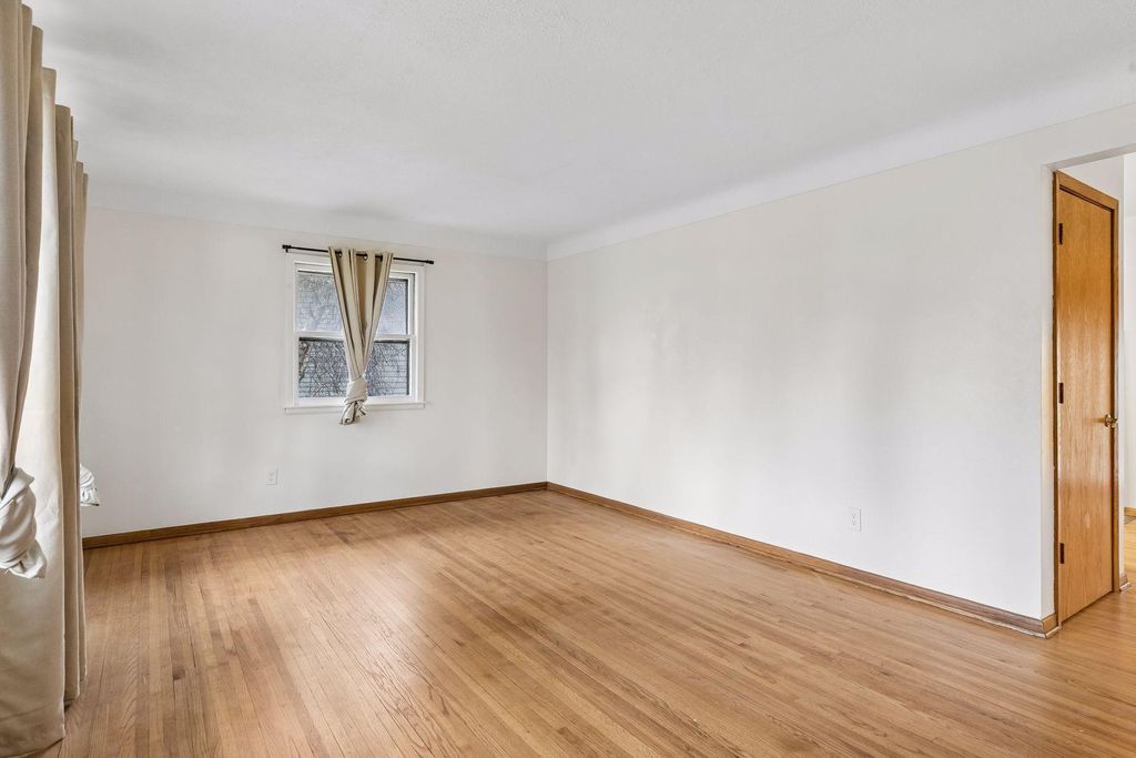 Photo of 2637 5th Avenue E, North Saint Paul, MN 55109 (MLS # 7049031)