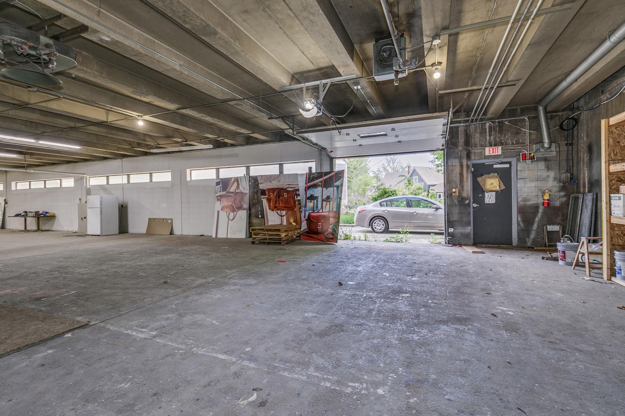 678 7th St W