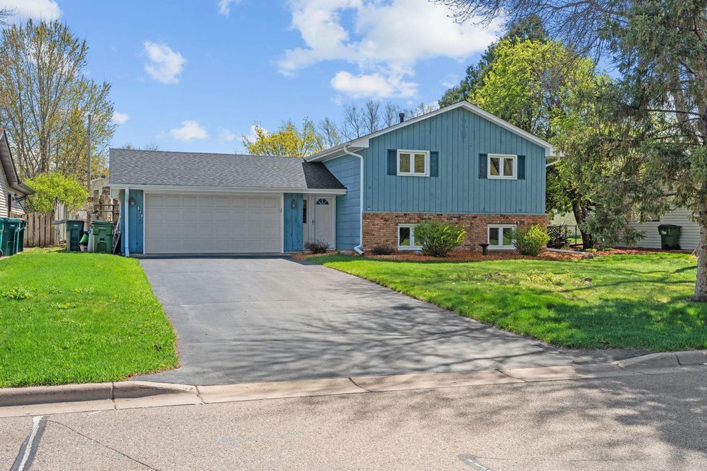 Photo of 648 91st Avenue NE, Blaine, MN 55434 (MLS # 7046757)