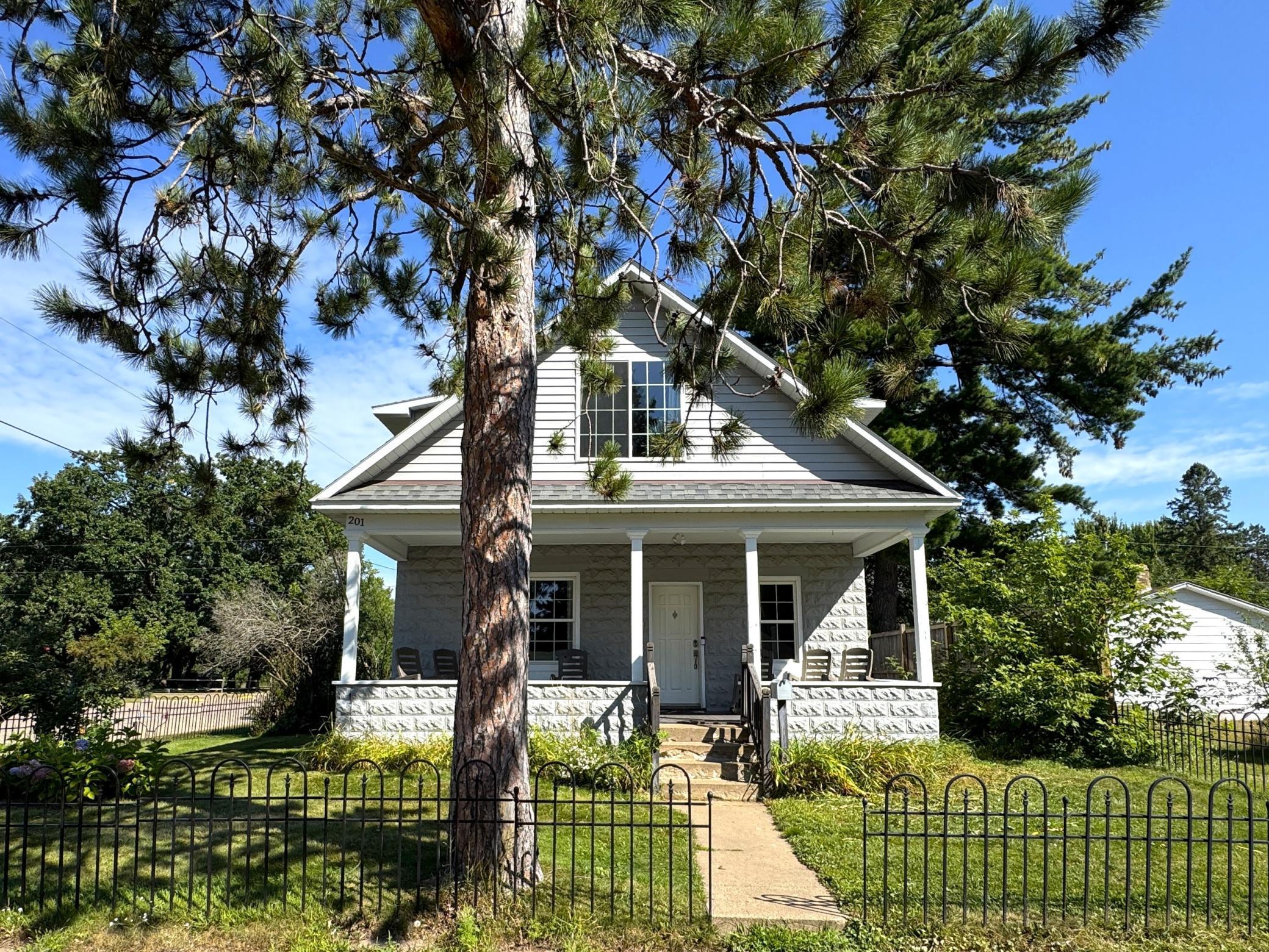 201 7th Street NE