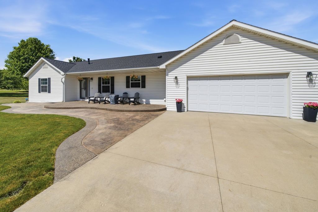Photo of 1090 Cedar Ridge Lane SW, Oronoco, MN 55960 (MLS # 7093974)