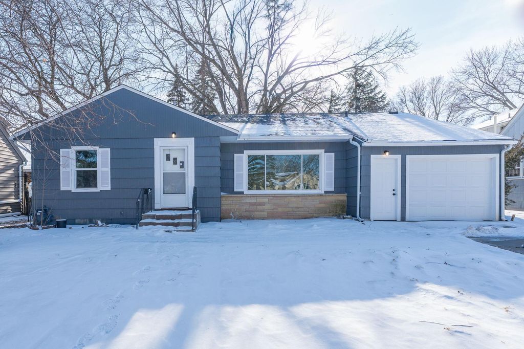 Photo of 513 Blue Earth Street, Mankato, MN 56001 (MLS # 7015064)