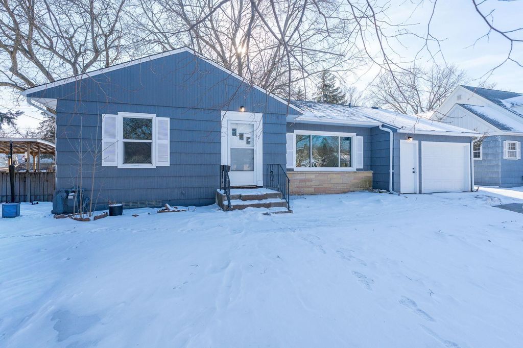 Photo of 513 Blue Earth Street, Mankato, MN 56001 (MLS # 7015064)