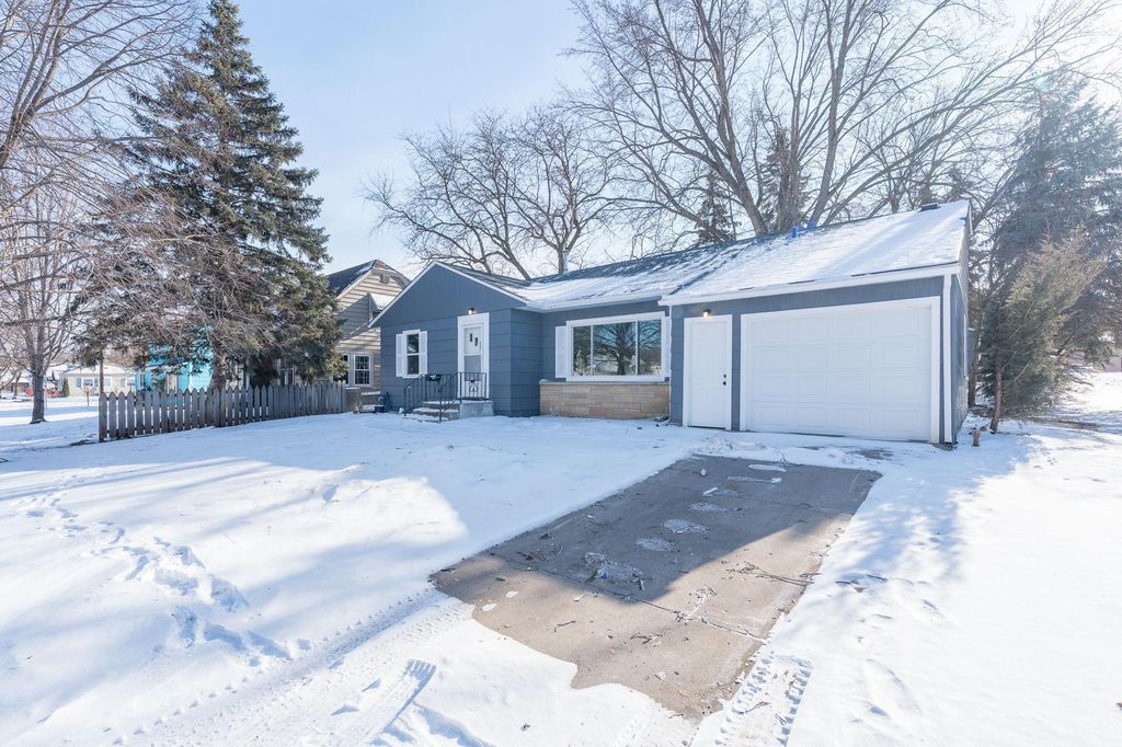 Photo of 513 Blue Earth Street, Mankato, MN 56001 (MLS # 7015064)
