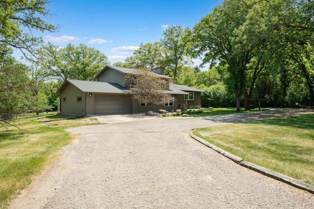 Photo of 2000 Schmidt Court SE, Rochester, MN 55904 (MLS # 7083320)