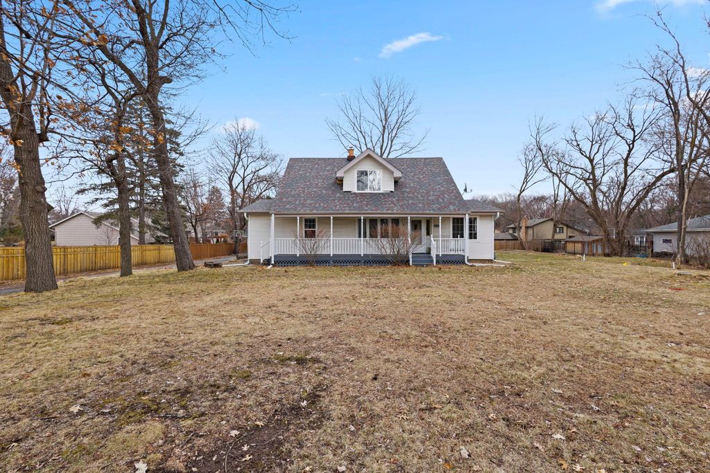 Photo of 4440 Hamline Avenue N, Arden Hills, MN 55112 (MLS # 7078917)