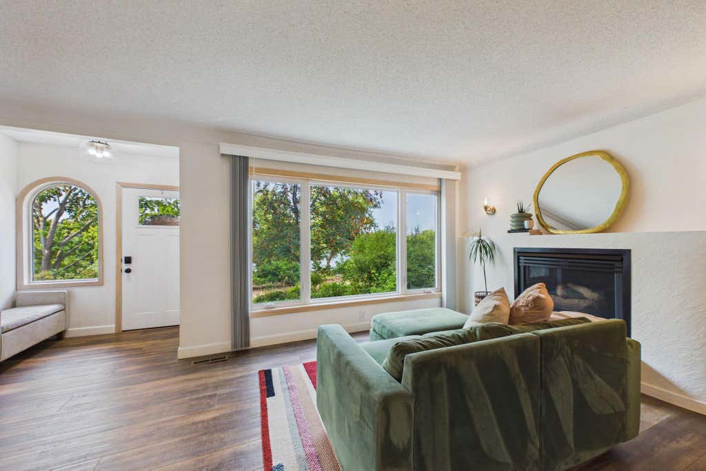 Photo of 1234 Como Boulevard E, Saint Paul, MN 55117 (MLS # 7118886)
