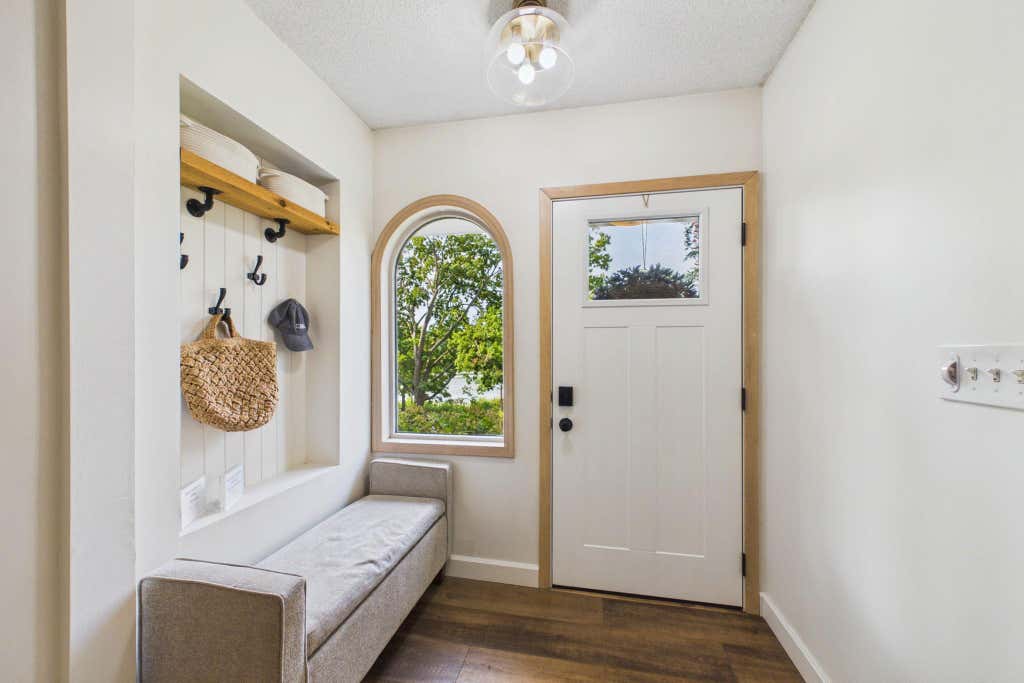 Photo of 1234 Como Boulevard E, Saint Paul, MN 55117 (MLS # 7118886)