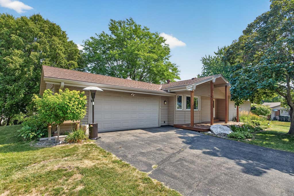 Photo of 12912 18th Avenue S, Burnsville, MN 55337 (MLS # 7134654)