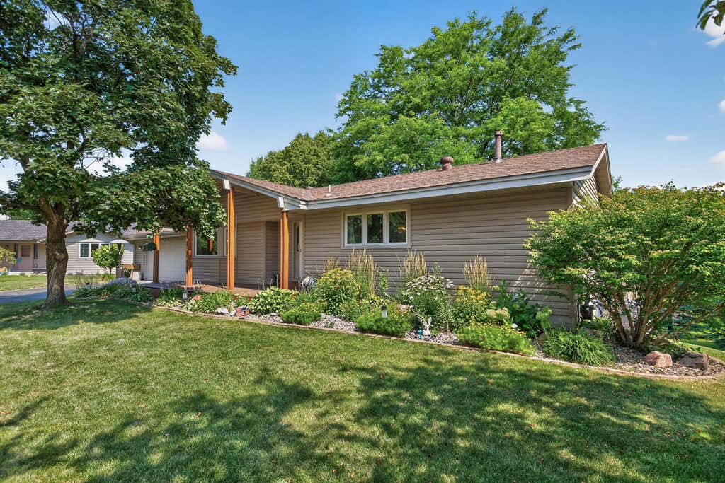Photo of 12912 18th Avenue S, Burnsville, MN 55337 (MLS # 7134654)