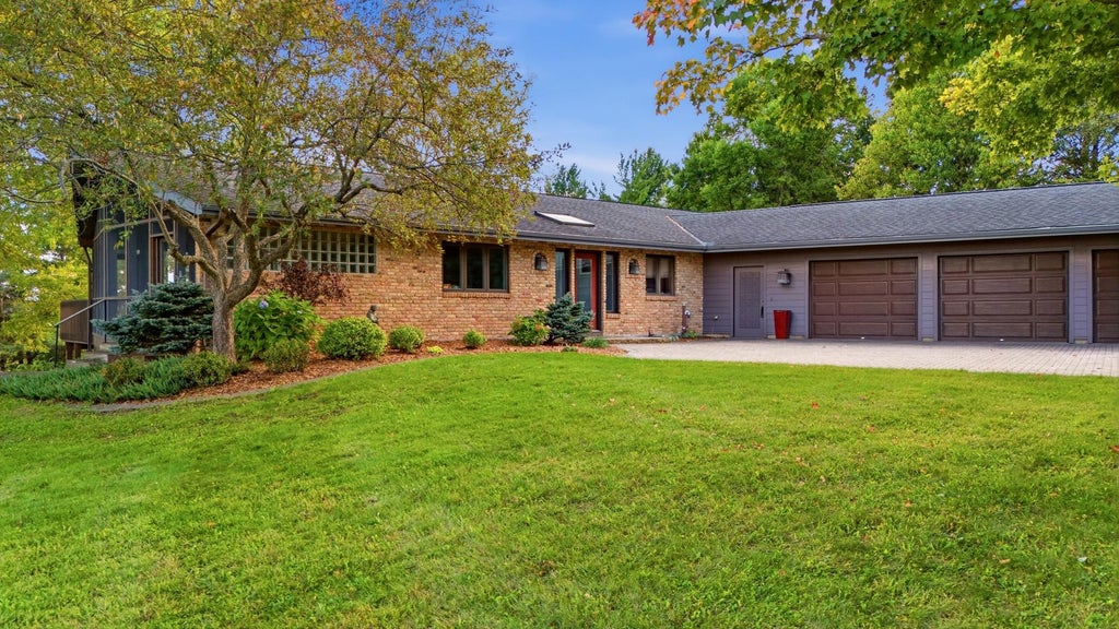 Photo of 5720 Glencroft Lane SW, Rochester, MN 55902 (MLS # 7128651)