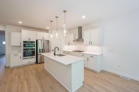 5192 Long Pointe Bay Woodbury MN 55129