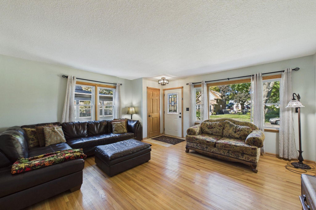 Photo of 186 Hurley Street E, West Saint Paul, MN 55118 (MLS # 7150615)