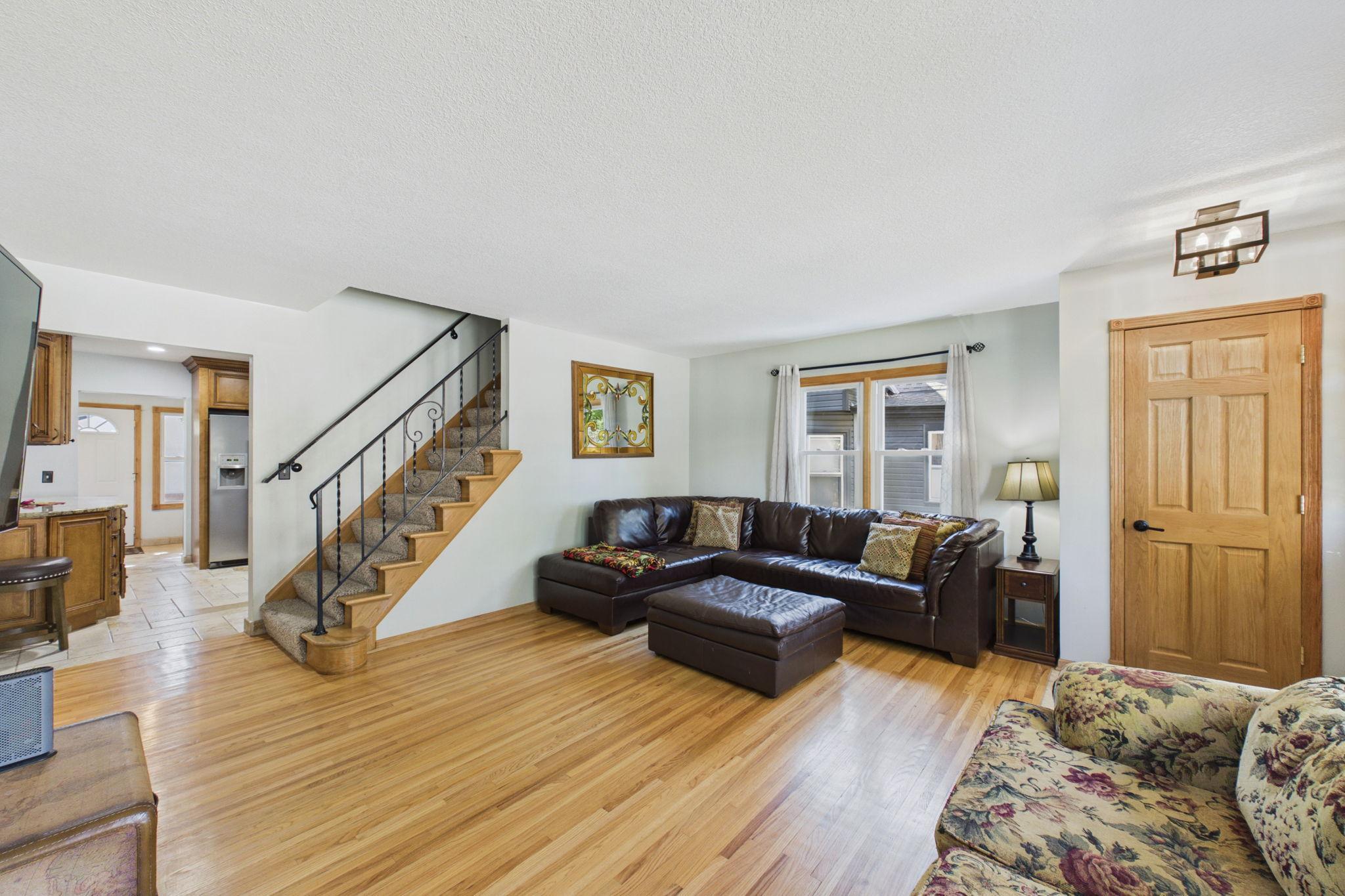 186 Hurley Street E
