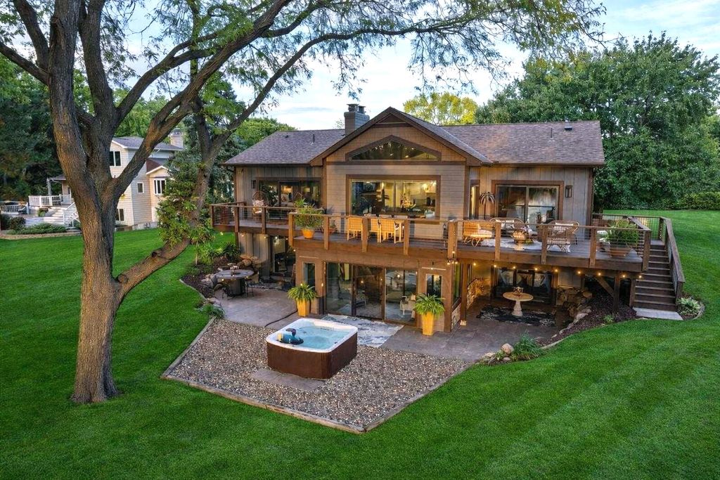 Photo of 2311 Swan Drive, Mendota Heights, MN 55120 (MLS # 7063188)