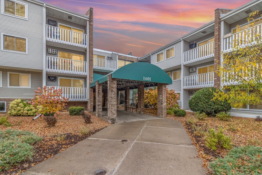 Photo of 1601 N Innsbruck Drive NE #123, Fridley, MN 55432 (MLS # 7054070)