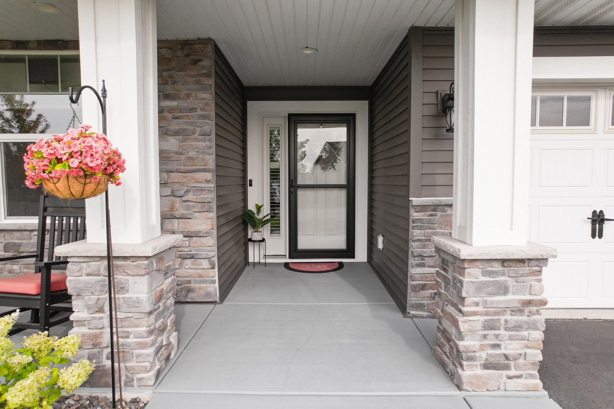 458 Laura Lane SE