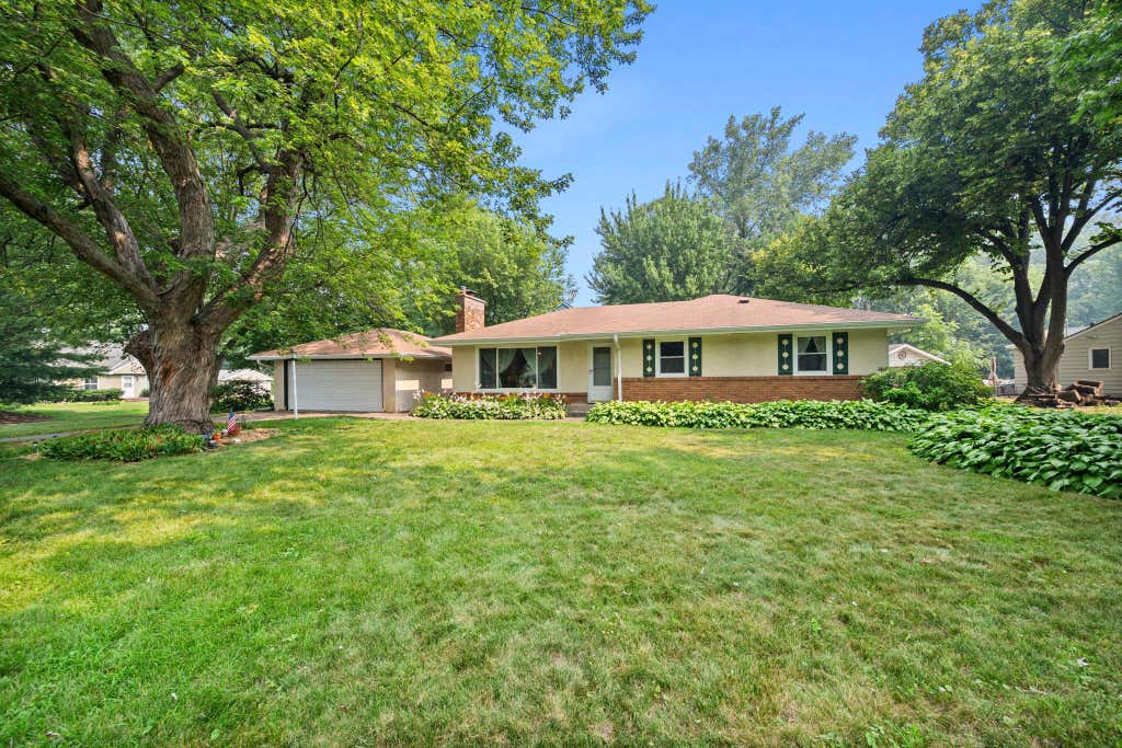 Photo of 545 Miriam Street, Mendota Heights, MN 55118 (MLS # 7061063)