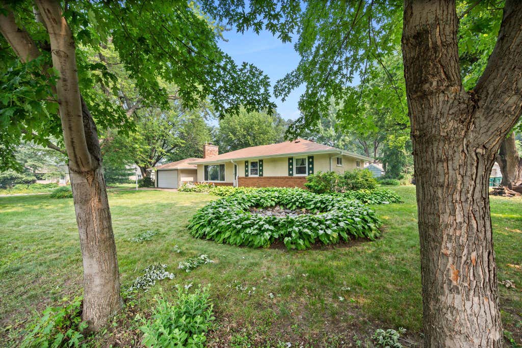 Photo of 545 Miriam Street, Mendota Heights, MN 55118 (MLS # 7061063)