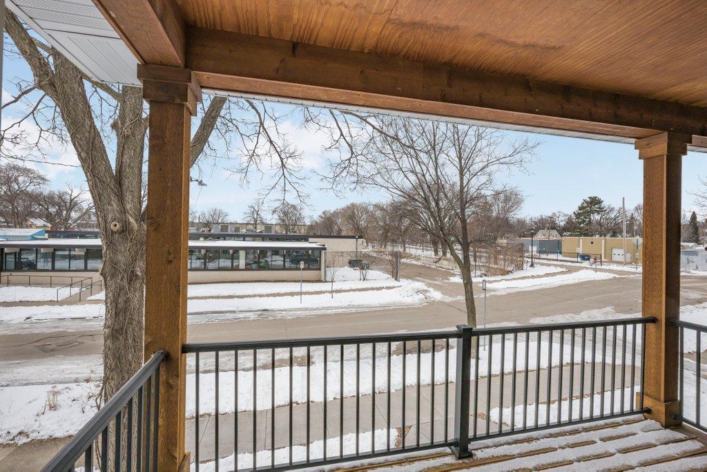 2711, 2713 Units 1 & 2, 2715 30th Avenue S