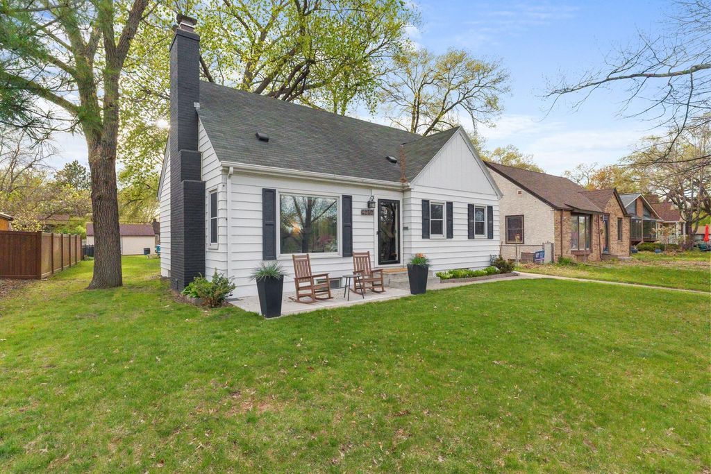 Photo of 4257 Drew Avenue N, Robbinsdale, MN 55422 (MLS # 7067732)