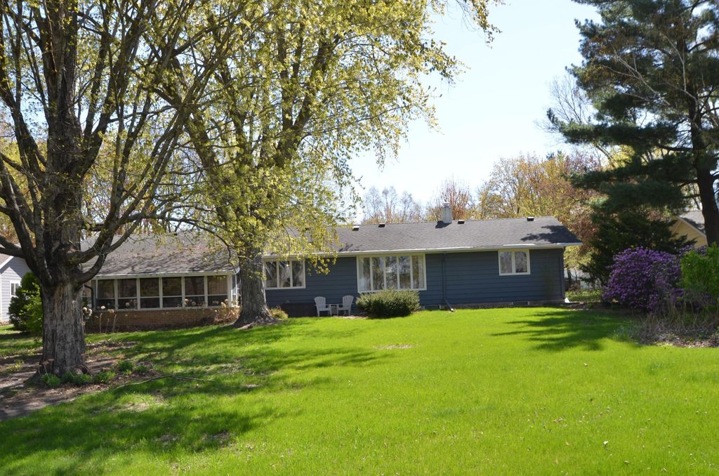 Photo of 621 W Crescent Lane, Litchfield, MN 55355 (MLS # 7071068)