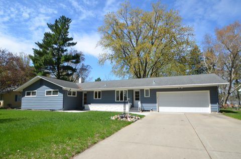 Photo of 621 W Crescent Lane, Litchfield, MN 55355 (MLS # 7071068)