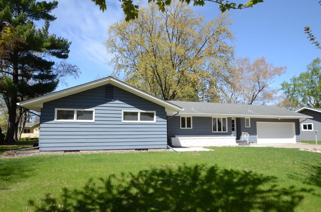 Photo of 621 W Crescent Lane, Litchfield, MN 55355 (MLS # 7071068)