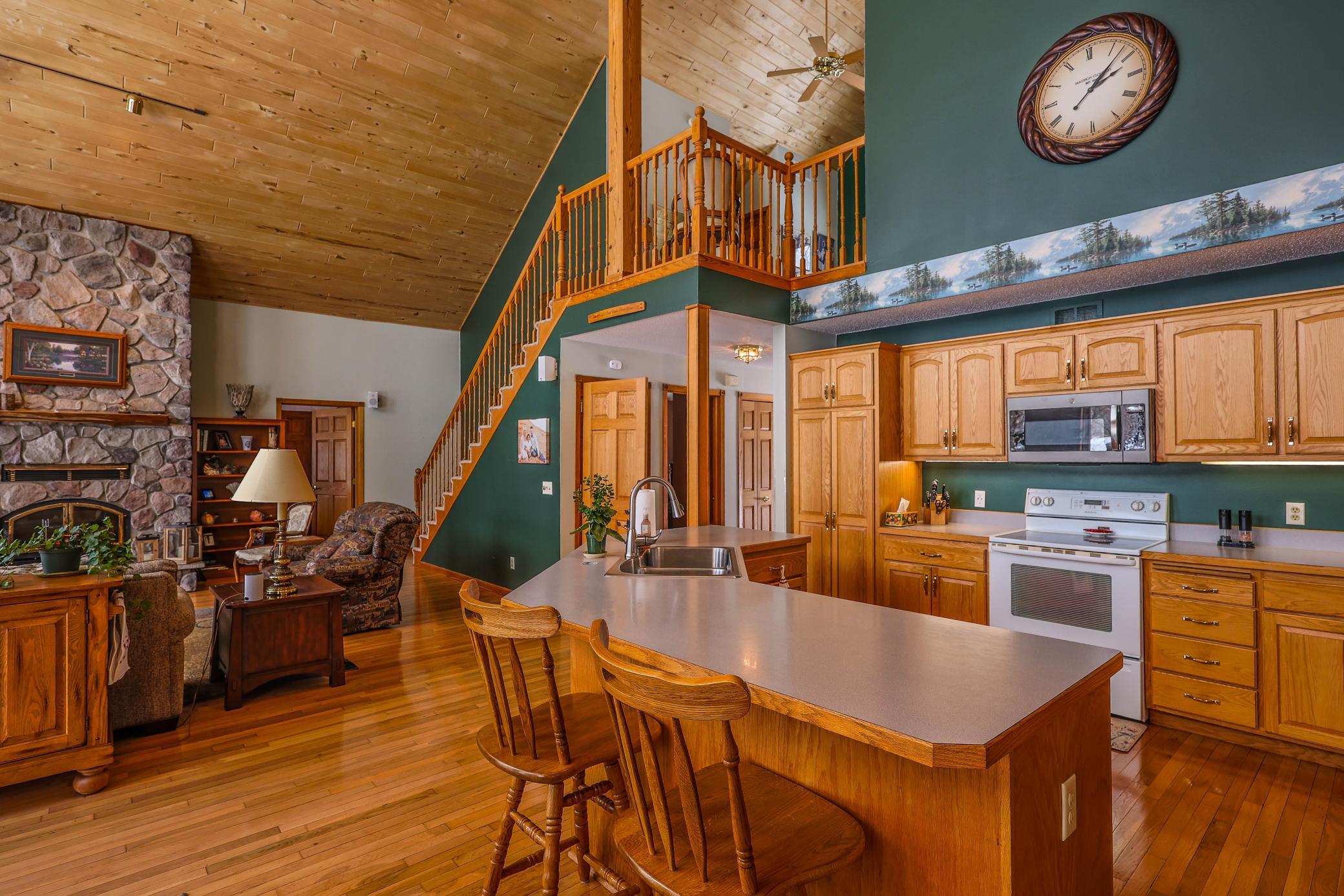 21079 Foothill Trail