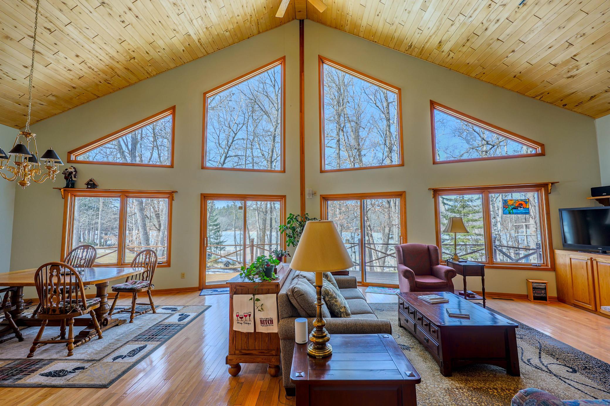 21079 Foothill Trail