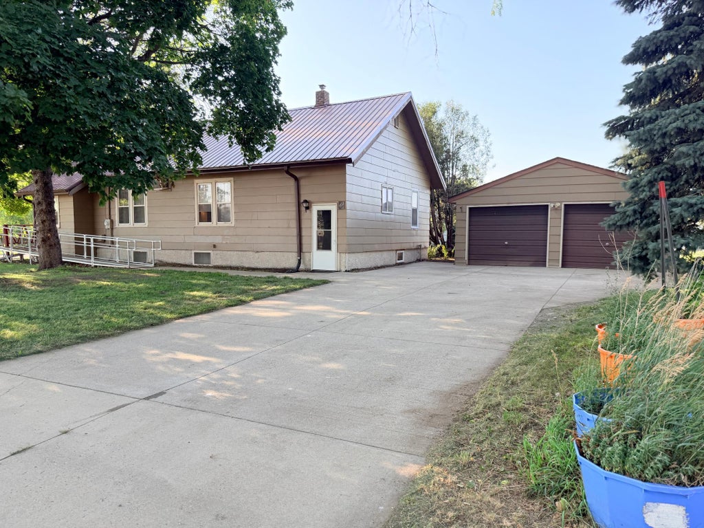 Photo of 503 2nd Avenue NE, Pipestone, MN 56164 (MLS # 7111901)