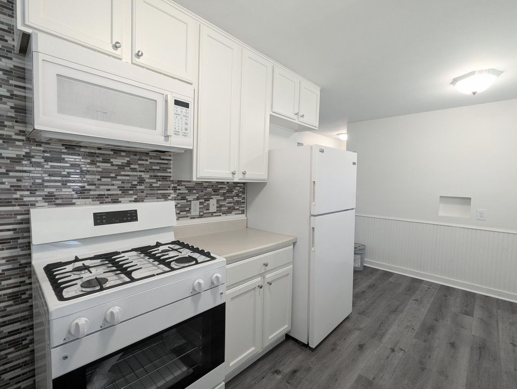 Photo of 1326 Clarence Street, Saint Paul, MN 55106 (MLS # 7072929)