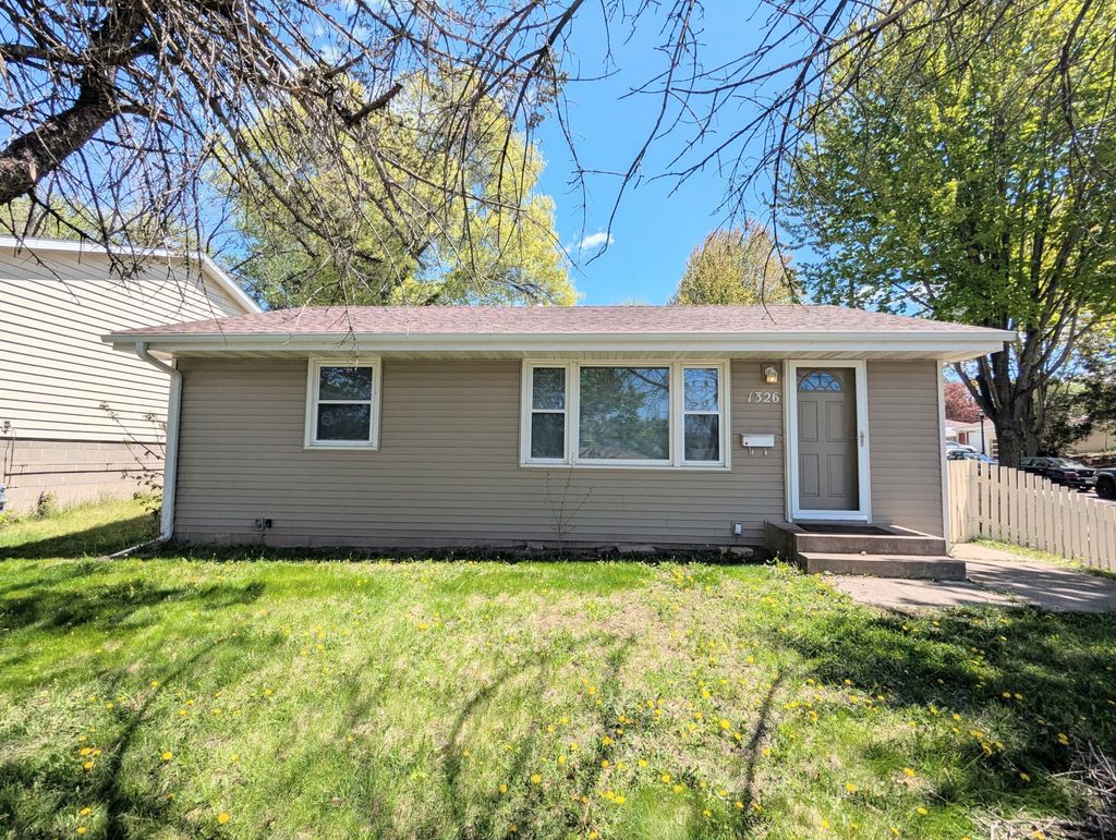 Photo of 1326 Clarence Street, Saint Paul, MN 55106 (MLS # 7072929)