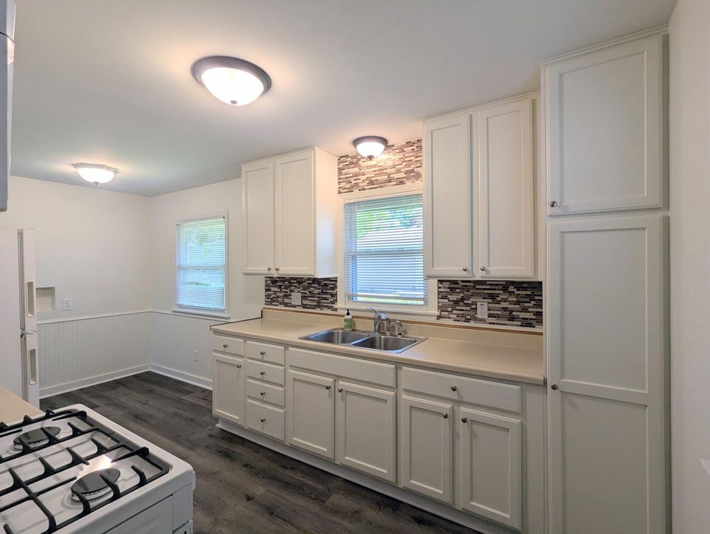 Photo of 1326 Clarence Street, Saint Paul, MN 55106 (MLS # 7072929)