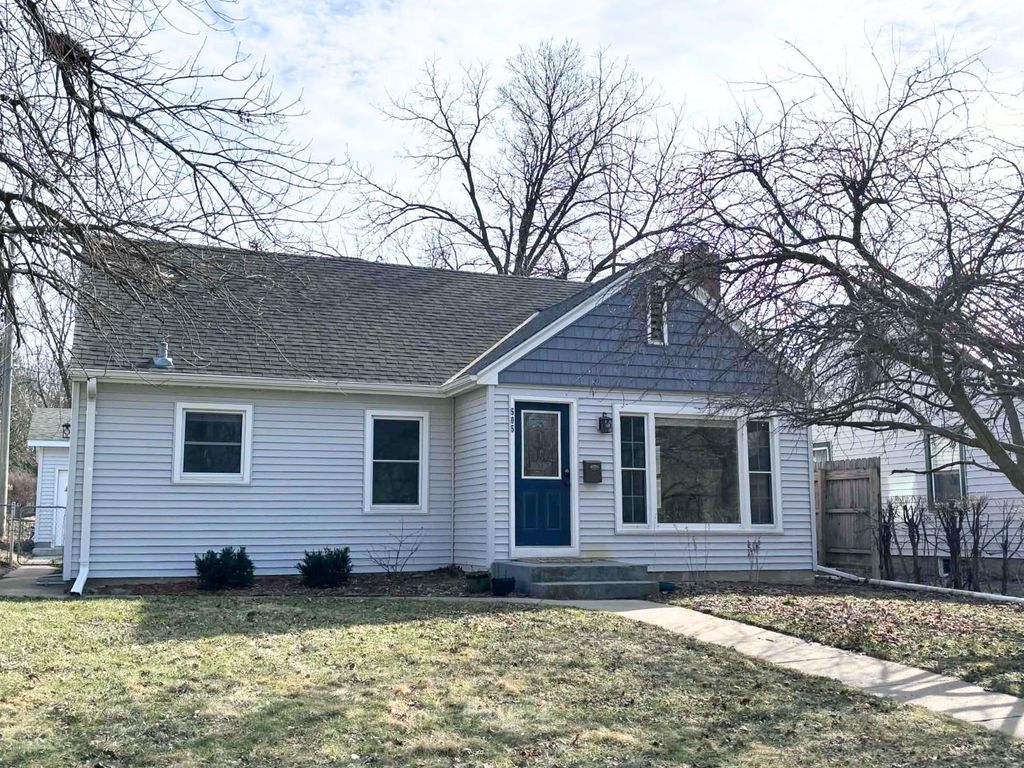 Photo of 505 Moreland Avenue, Mankato, MN 56001 (MLS # 7043591)