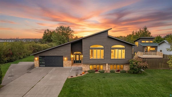 5202 OGDEN AVE, SUPERIOR, WI 54880 - Image e832a7b281dd5a7ea10ed1b553fa8b4a/3513107382