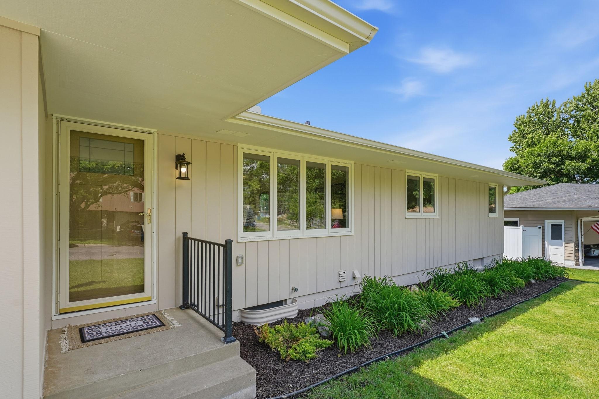 635 Iona Lane