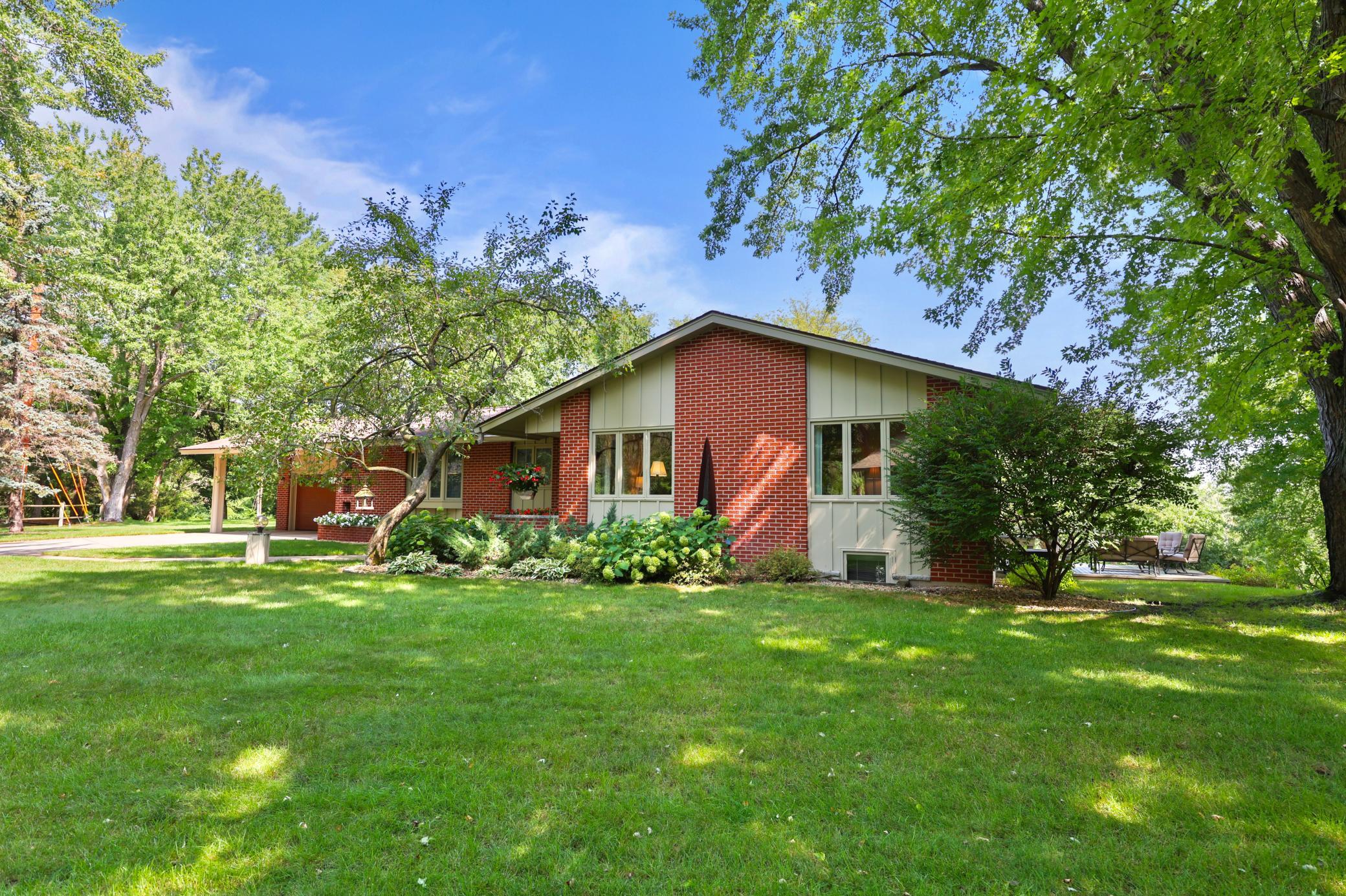2502 Island View Drive