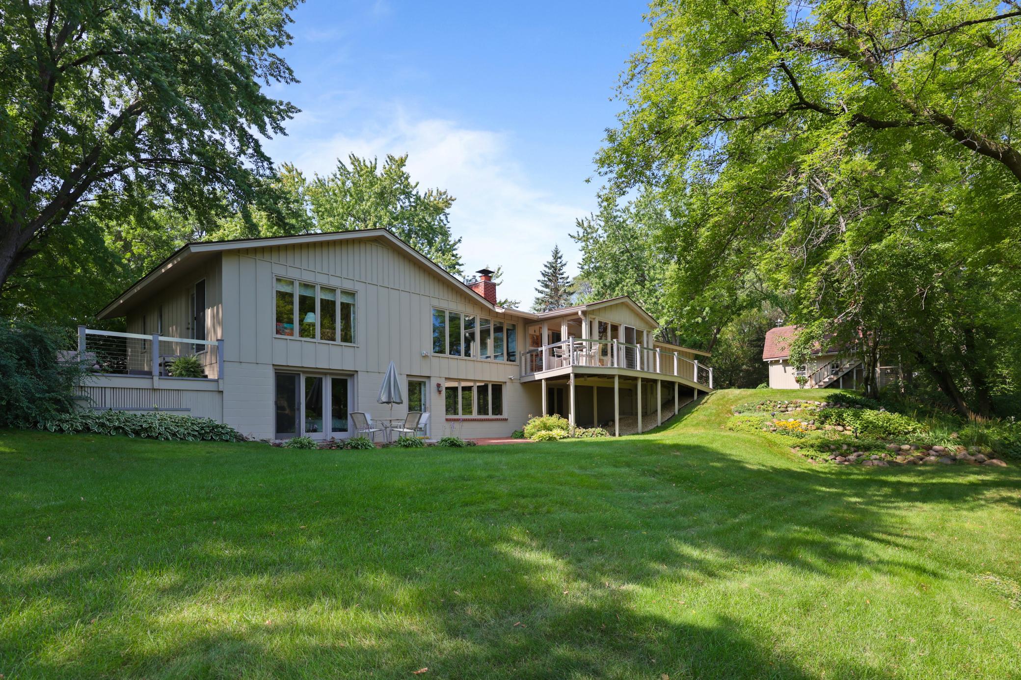 2502 Island View Drive