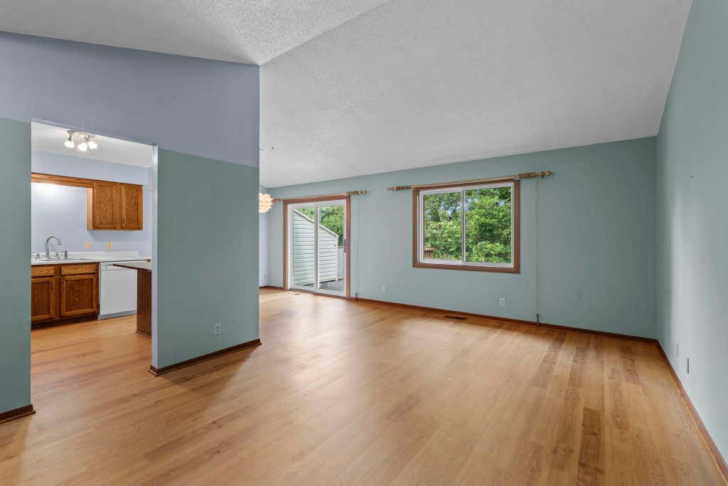 Photo of 977 Heritage Court E, Vadnais Heights, MN 55127 (MLS # 7067138)