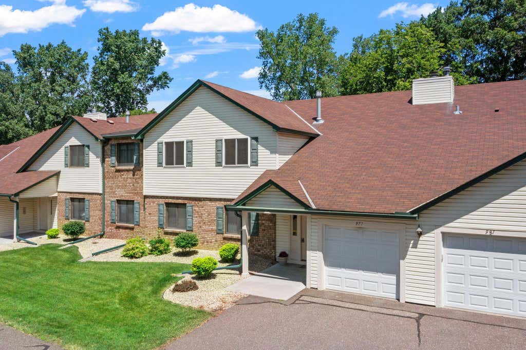 Photo of 977 Heritage Court E, Vadnais Heights, MN 55127 (MLS # 7067138)
