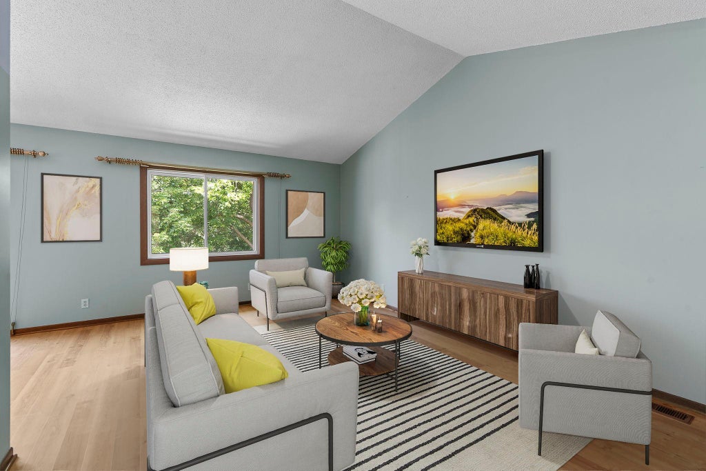 Photo of 977 Heritage Court E, Vadnais Heights, MN 55127 (MLS # 7067138)
