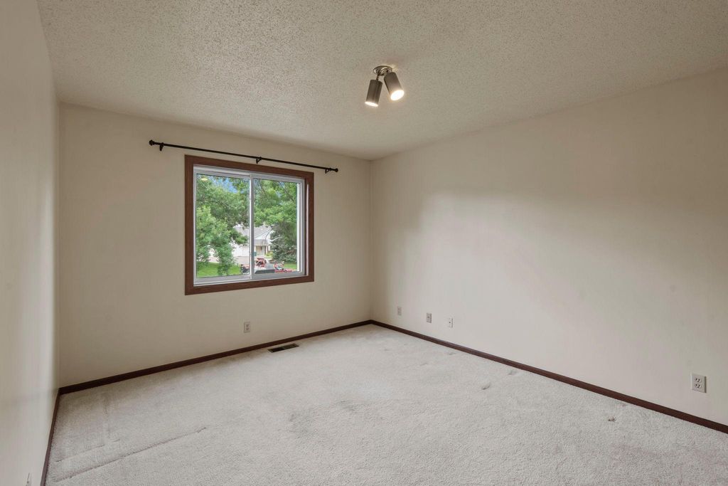 Photo of 977 Heritage Court E, Vadnais Heights, MN 55127 (MLS # 7067138)