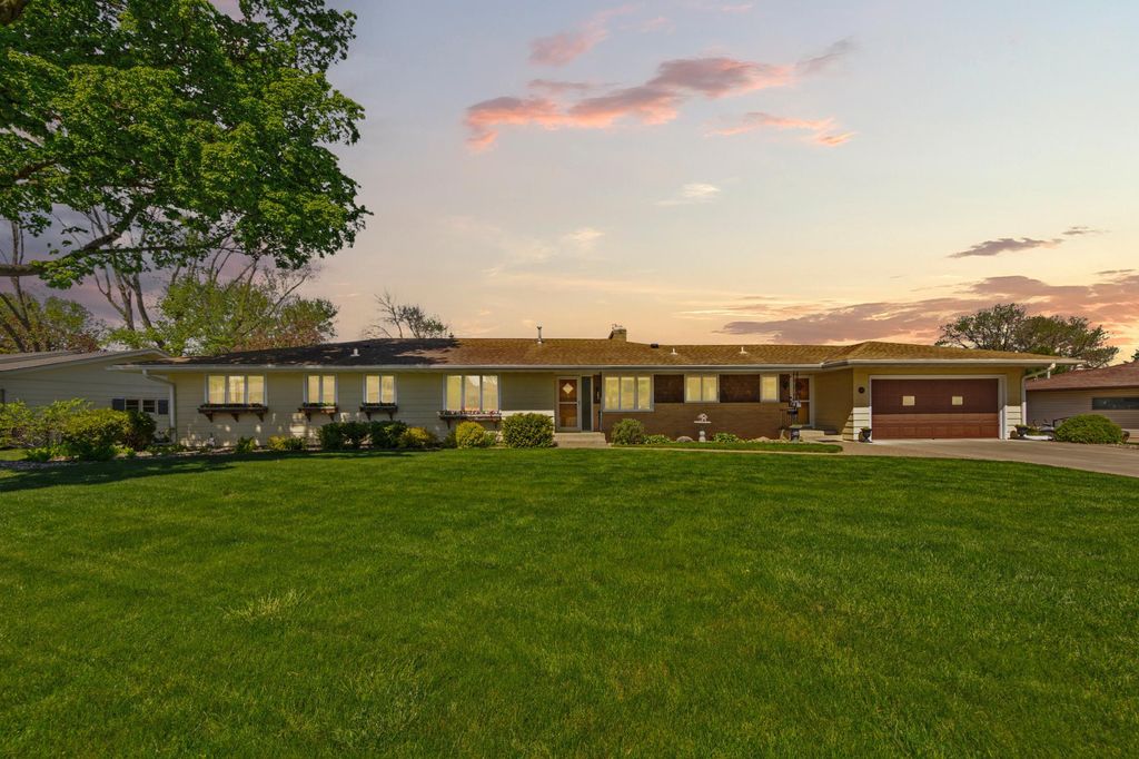 Photo of 808 Hillcrest Drive, Montgomery, MN 56069 (MLS # 7075412)