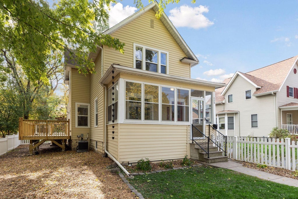Photo of 220 Winifred Street W, Saint Paul, MN 55107 (MLS # 7157666)