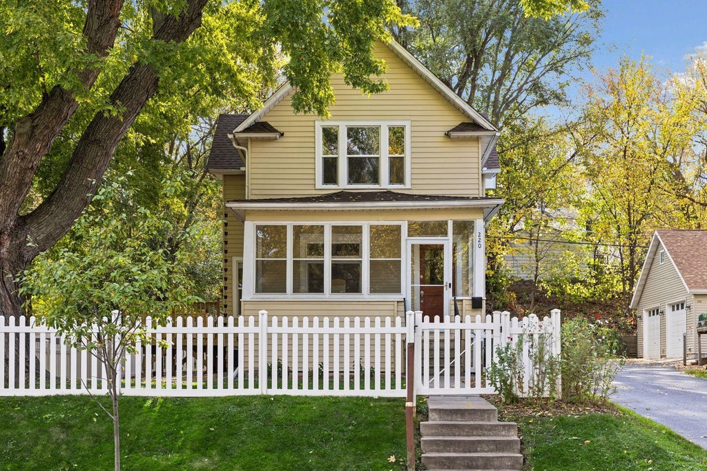 Photo of 220 Winifred Street W, Saint Paul, MN 55107 (MLS # 7157666)