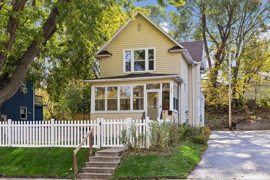Photo of 220 Winifred Street W, Saint Paul, MN 55107 (MLS # 7157666)